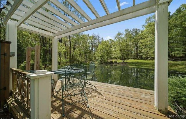 561 Valley Drive, Milford Charter Township, MI 48381
