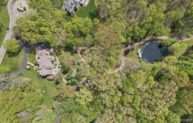 561 Valley Drive, Milford Charter Township, MI 48381