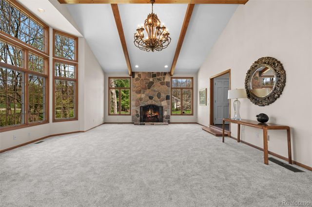 561 Valley Drive, Milford Charter Township, MI 48381