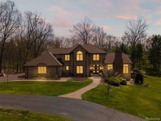 561 Valley Drive, Milford Charter Township, MI 48381