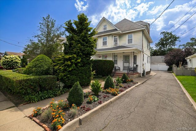 86 Woods Avenue, Rockville Centre, NY 11570