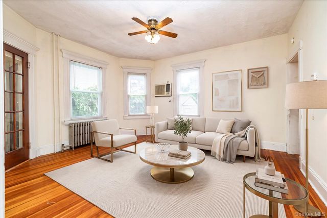 86 Woods Avenue, Rockville Centre, NY 11570