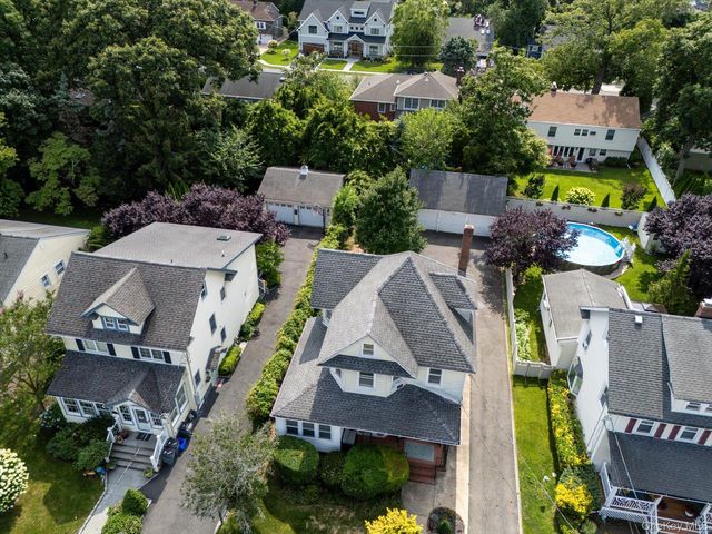 86 Woods Avenue, Rockville Centre, NY 11570