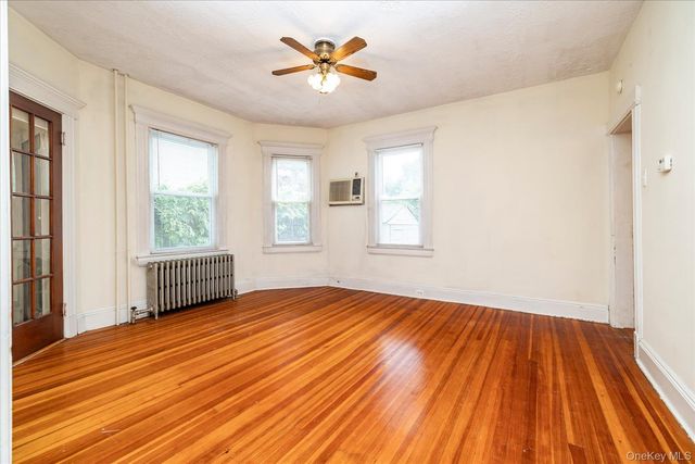 86 Woods Avenue, Rockville Centre, NY 11570