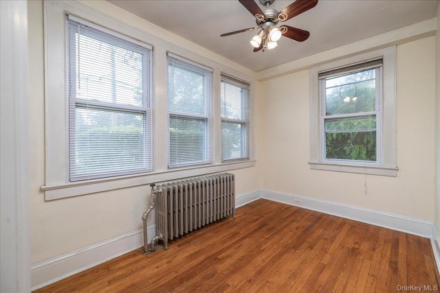 86 Woods Avenue, Rockville Centre, NY 11570