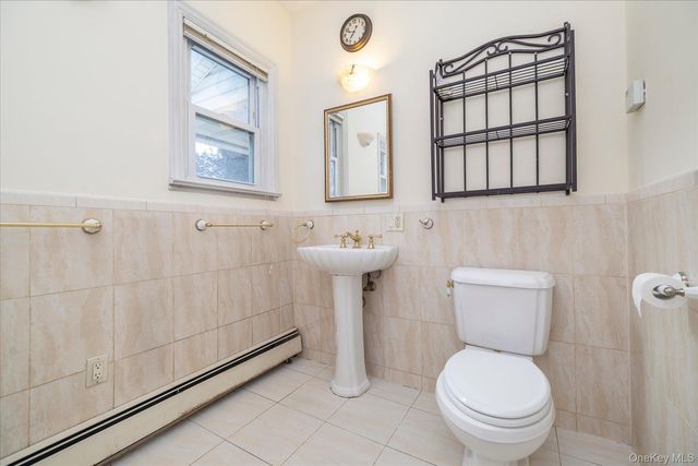86 Woods Avenue, Rockville Centre, NY 11570