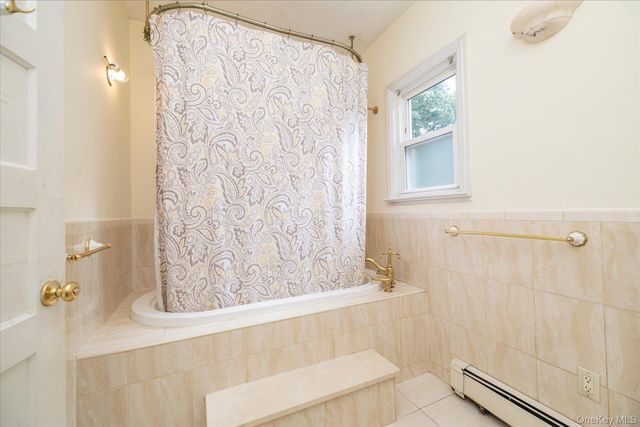 86 Woods Avenue, Rockville Centre, NY 11570