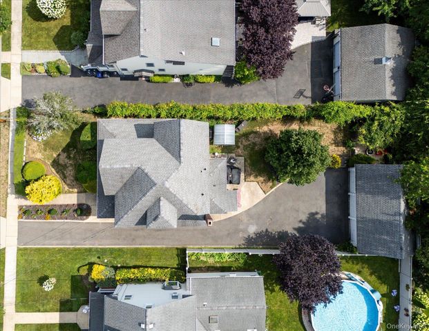86 Woods Avenue, Rockville Centre, NY 11570