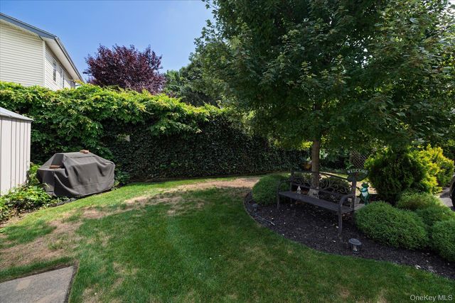 86 Woods Avenue, Rockville Centre, NY 11570