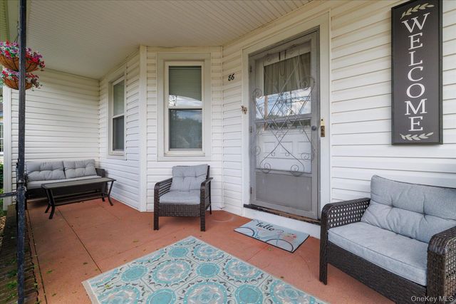 86 Woods Avenue, Rockville Centre, NY 11570