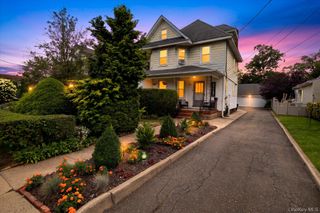 86 Woods Avenue, Rockville Centre, NY 11570