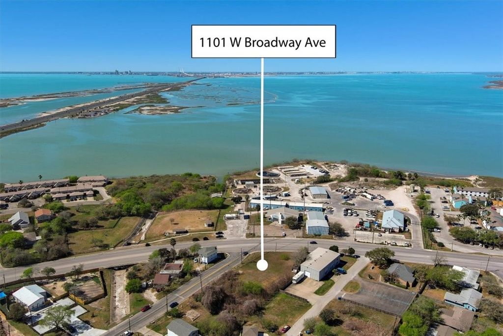 1011 W Broadway Ave, Portland, TX 78374 — photo 2