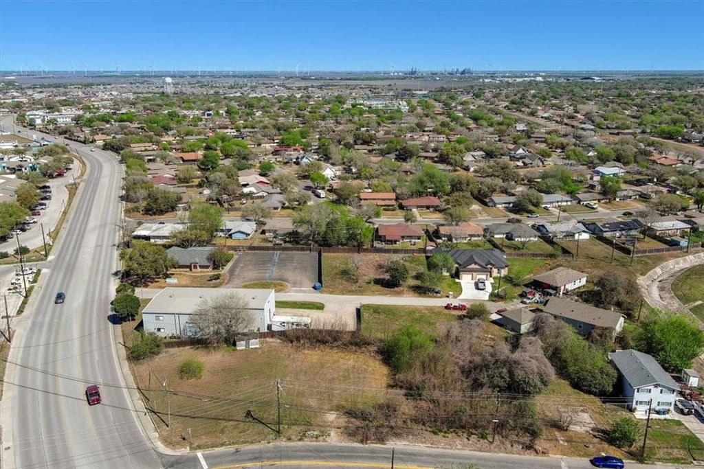 1011 W Broadway Ave, Portland, TX 78374 — photo 5