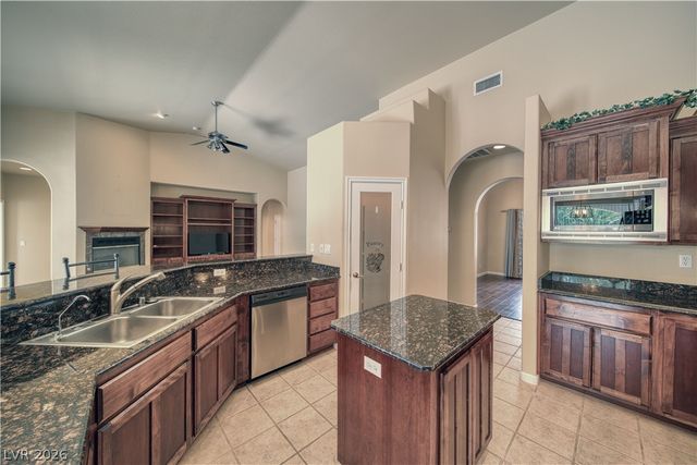 2061 Iroquois Avenue, Pahrump, NV 89048