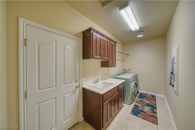 2061 Iroquois Avenue, Pahrump, NV 89048