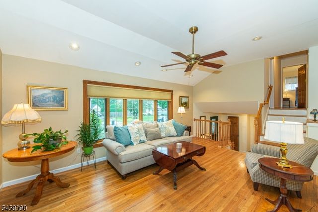 18 Kadel Dr, Roxbury Twp., NJ 07876