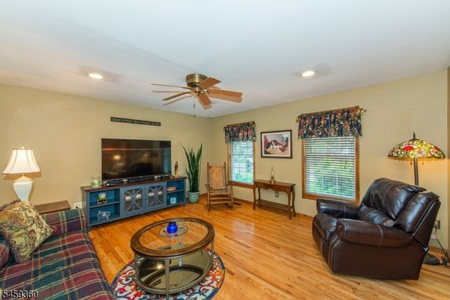 18 Kadel Dr, Roxbury Twp., NJ 07876