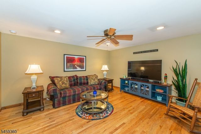 18 Kadel Dr, Roxbury Twp., NJ 07876