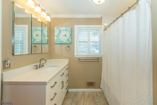 18 Kadel Dr, Roxbury Twp., NJ 07876
