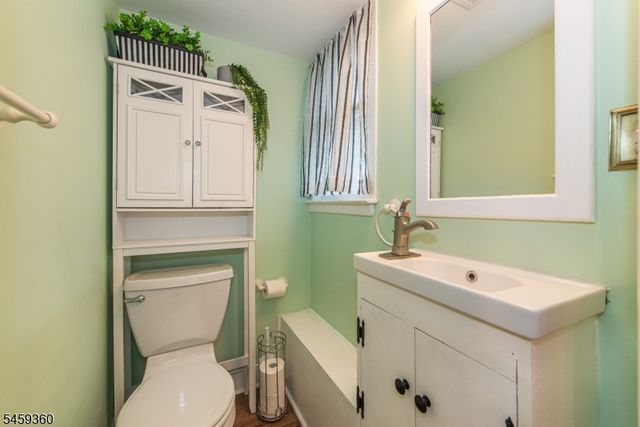18 Kadel Dr, Roxbury Twp., NJ 07876