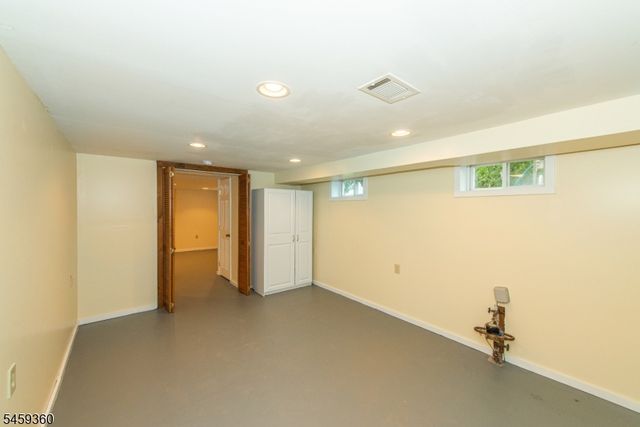 18 Kadel Dr, Roxbury Twp., NJ 07876