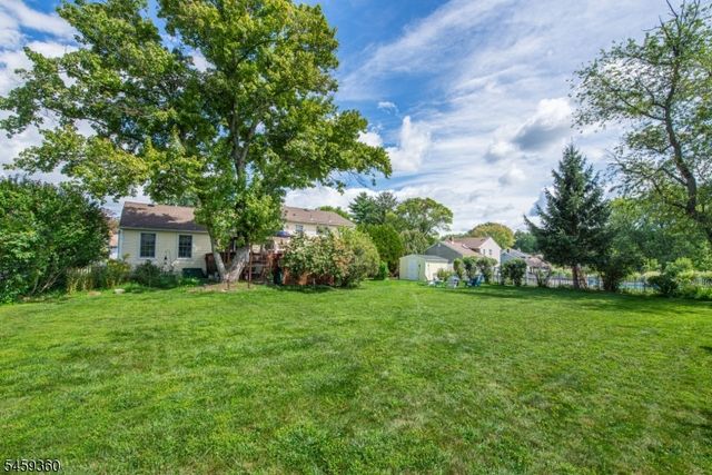 18 Kadel Dr, Roxbury Twp., NJ 07876