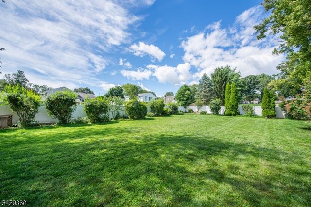 18 Kadel Dr, Roxbury Twp., NJ 07876