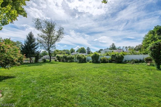 18 Kadel Dr, Roxbury Twp., NJ 07876