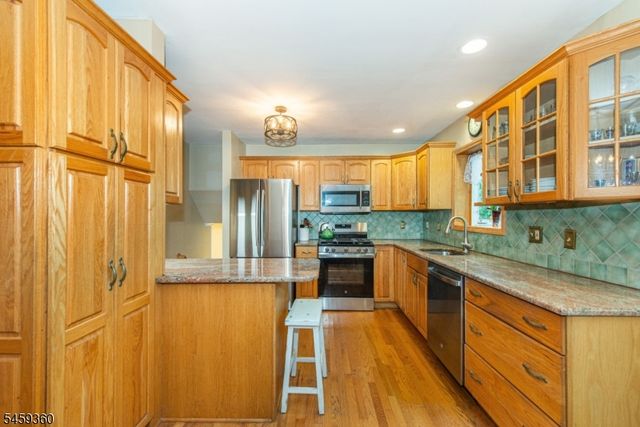 18 Kadel Dr, Roxbury Twp., NJ 07876