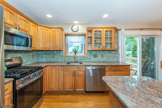 18 Kadel Dr, Roxbury Twp., NJ 07876