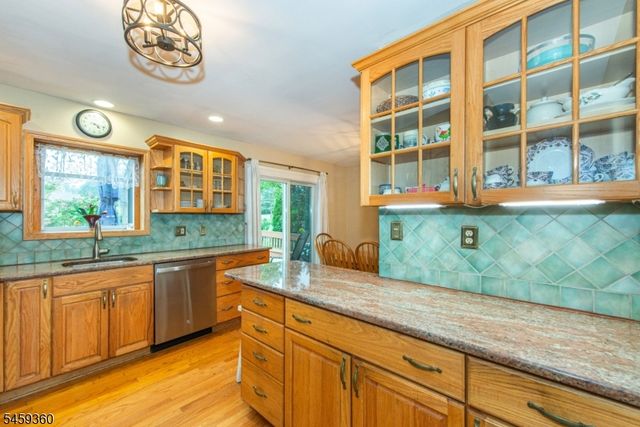 18 Kadel Dr, Roxbury Twp., NJ 07876