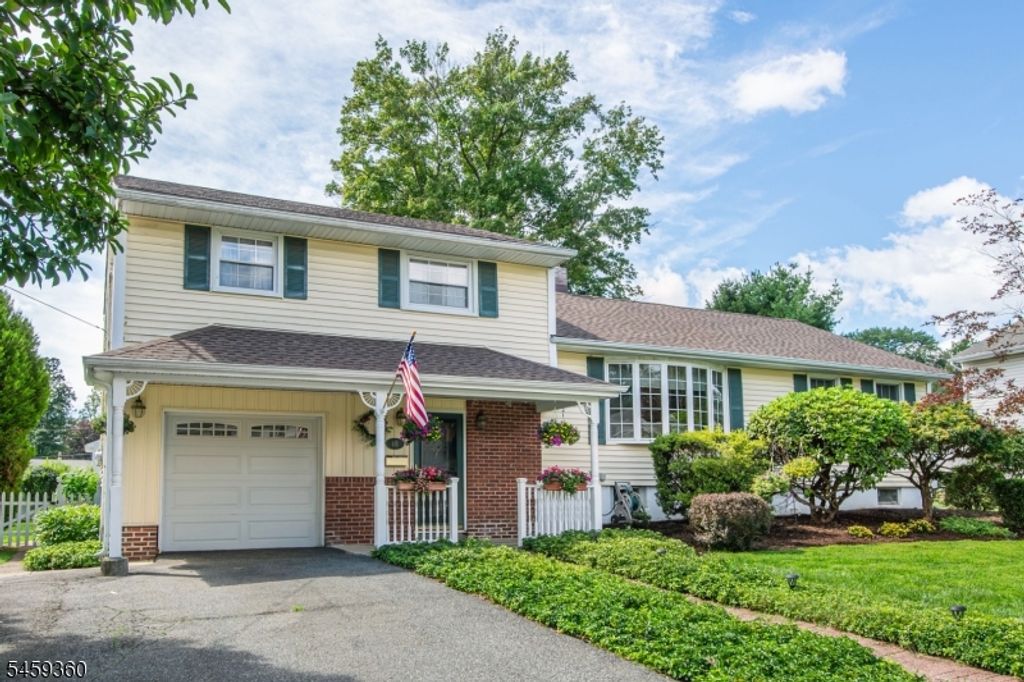 18 Kadel Dr, Roxbury Twp., NJ 07876