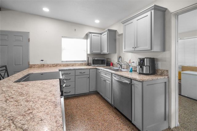 762 TEMPLE AVENUE, Orange City, FL 32763