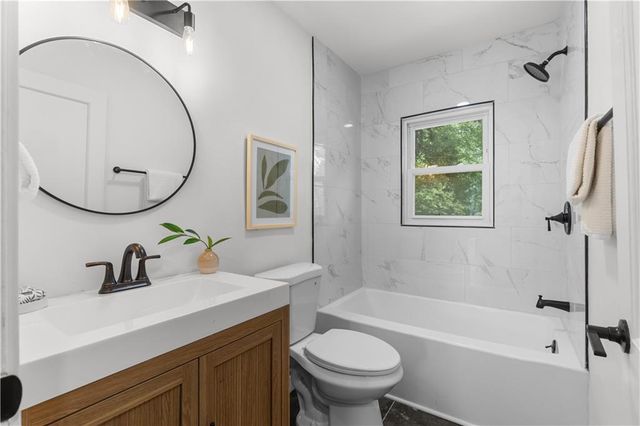 3905 N Spruce Avenue, Kansas City, MO 64117