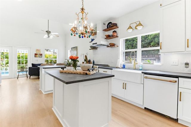 915 MAPLE STREET, New Smyrna Beach, FL 32169