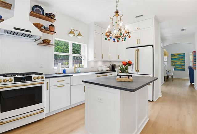 915 MAPLE STREET, New Smyrna Beach, FL 32169