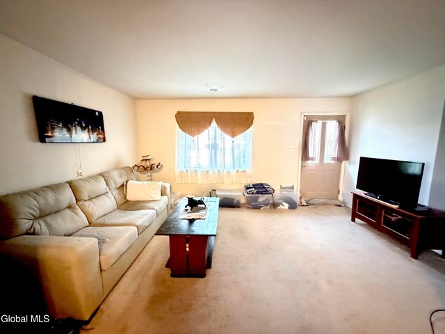 15 Jonathan Lane, Amsterdam, NY 12010