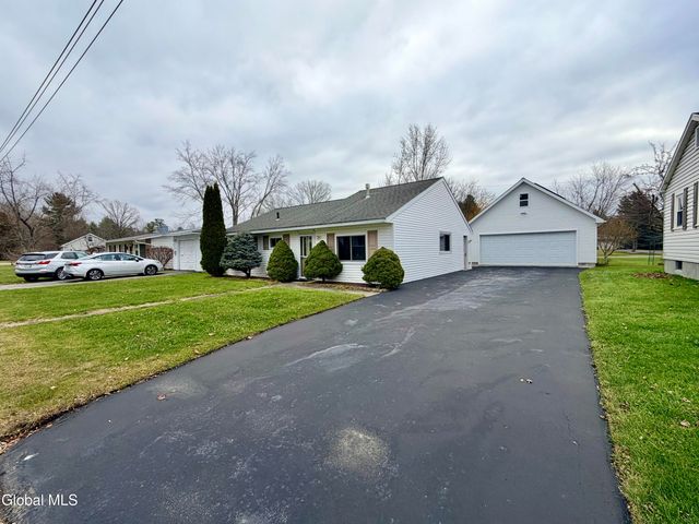 15 Jonathan Lane, Amsterdam, NY 12010