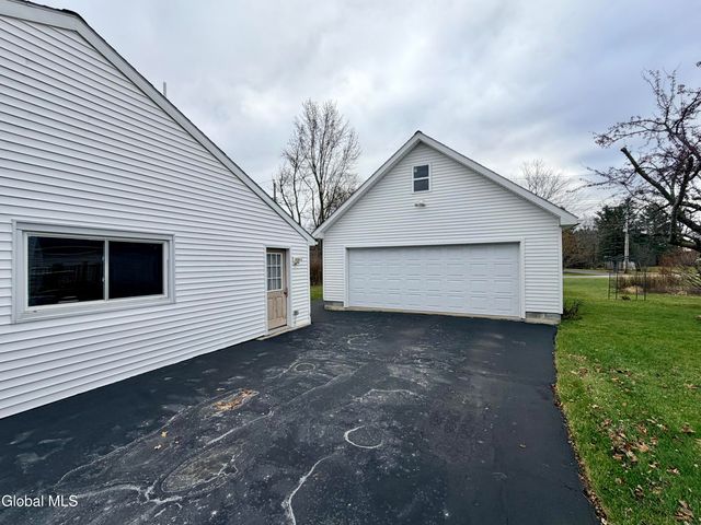 15 Jonathan Lane, Amsterdam, NY 12010