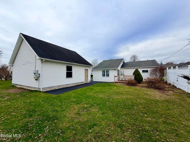 15 Jonathan Lane, Amsterdam, NY 12010