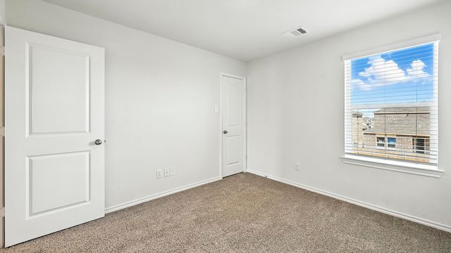2215 = Bosque Trail, Crandall, TX 75114