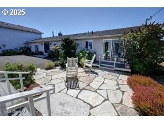 89796 SEA BREEZE Dr, Warrenton, OR 97146