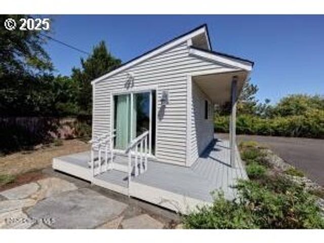 89796 SEA BREEZE Dr, Warrenton, OR 97146