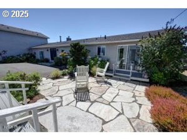 89796 SEA BREEZE Dr, Warrenton, OR 97146