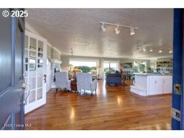 89796 SEA BREEZE Dr, Warrenton, OR 97146