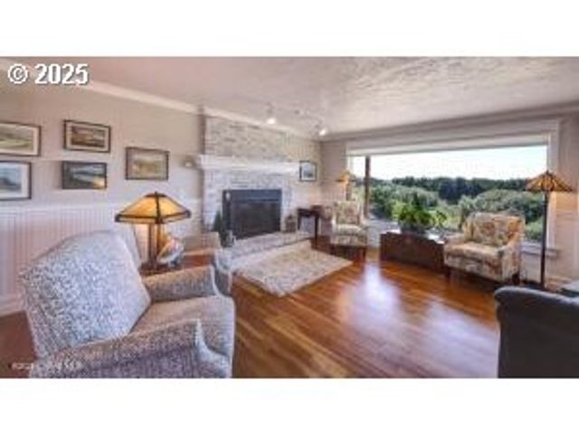 89796 SEA BREEZE Dr, Warrenton, OR 97146