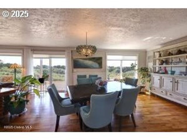 89796 SEA BREEZE Dr, Warrenton, OR 97146