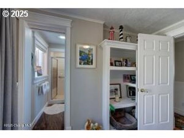 89796 SEA BREEZE Dr, Warrenton, OR 97146