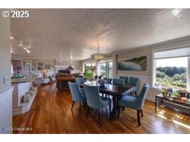 89796 SEA BREEZE Dr, Warrenton, OR 97146