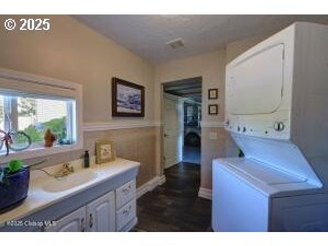 89796 SEA BREEZE Dr, Warrenton, OR 97146